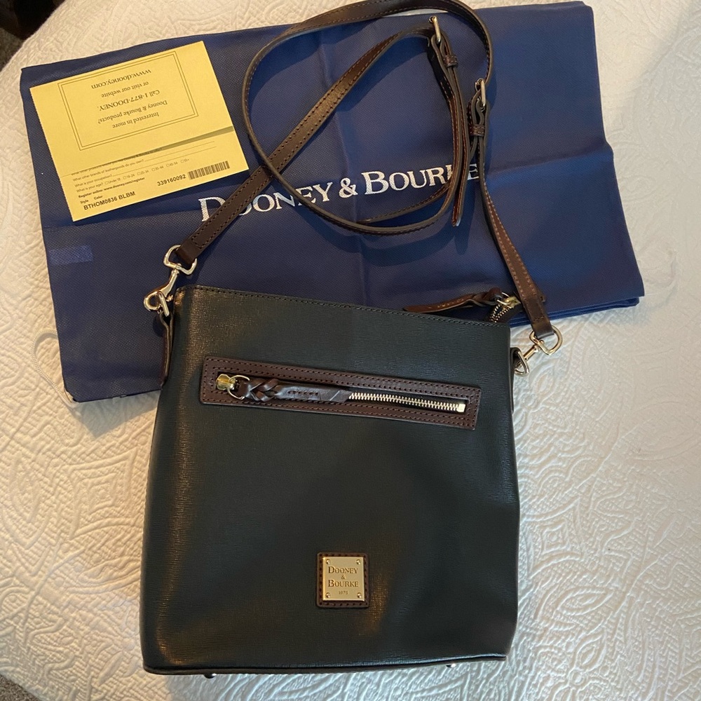 Dooney & Bourke Lani crossbody. LIKE NEW!!!